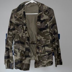i am selling a camo jean jacket, worn maybe 5 times